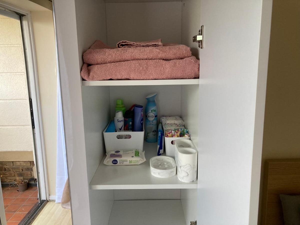 Comfortable With Private Balcony And Shared House Londres